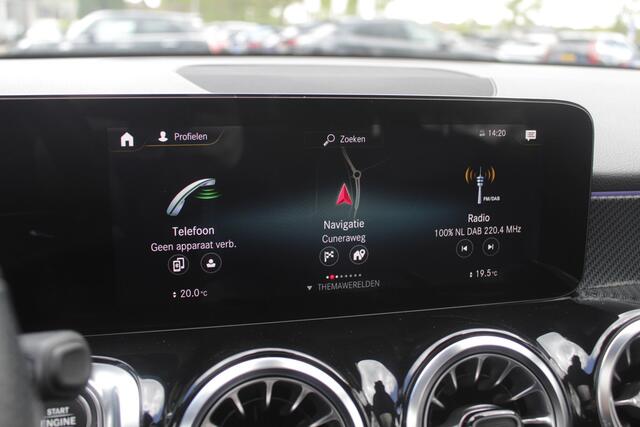 Mercedes-Benz GLB-Klasse 200 Premium Plus 7p. / Panoramadak / Camera / 20'' / Sfeerverlichting / Navigatie / Dodehoek / DAB / Stoelverwarming / Cruise Control