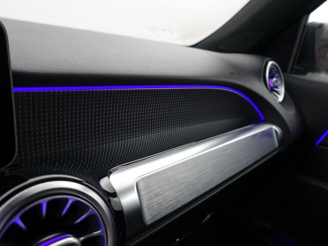 Mercedes-Benz GLB-Klasse 200 Premium AMG Aut- Sferverlichting, Carplay, Carbon, Camera, Leder Interieur, Xenon Led, Lane Assist
