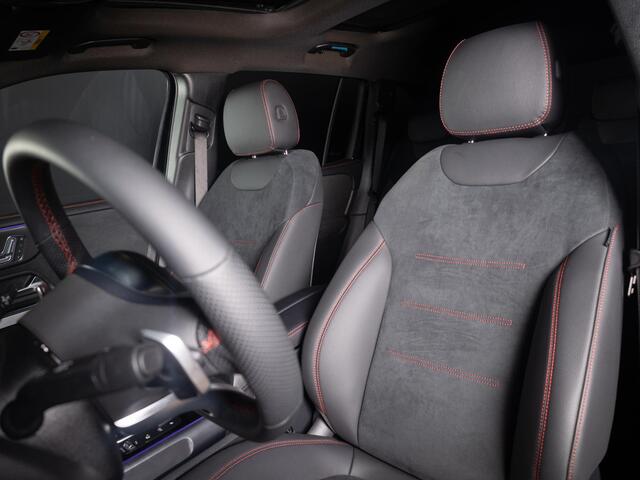 Mercedes-Benz GLB-Klasse 200 AMG Line Panorama dak | Trekhaak