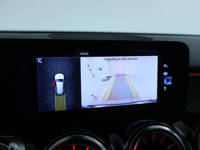 Mercedes-Benz GLB-Klasse 180 Business Solution Luxury | Trekhaak | Sfeerverlichting | Cruise Control | Inclusief 24 maanden MB Certified garantie voor Europa.
