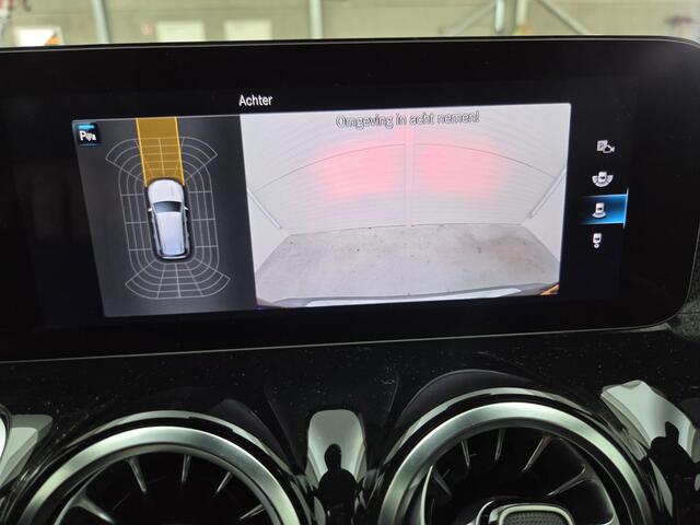 Mercedes-Benz GLB-Klasse 180 Business Solution AMG | Trekhaak | Sportstoelen | Stoelverwarming | Navi |*