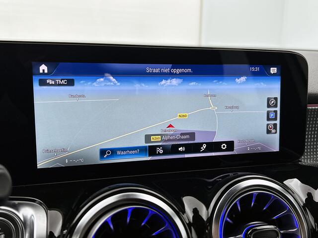 Mercedes-Benz GLB-Klasse 200 Business Solution Luxury Trekhaak | Achteruitrijcamera | DAB | Elektrische achterklep | Sfeerverlichting || Inclusief 24 maanden MB Certified garantie voor Europa.