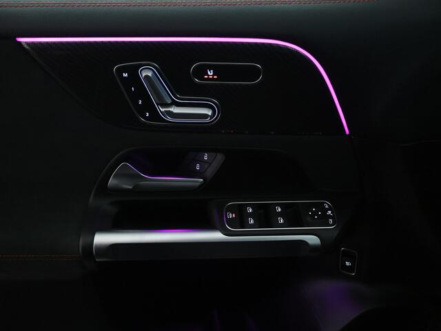 Mercedes-Benz GLB-Klasse 200 AMG Nightpakket 7 Persoons | Panoramadak | Distronic | Keyless-Go | Memory | Sfeerverlichting | Augmented Reality | Inclusief 24 maanden Mercedes-Benz Certified garantie voor Europa.