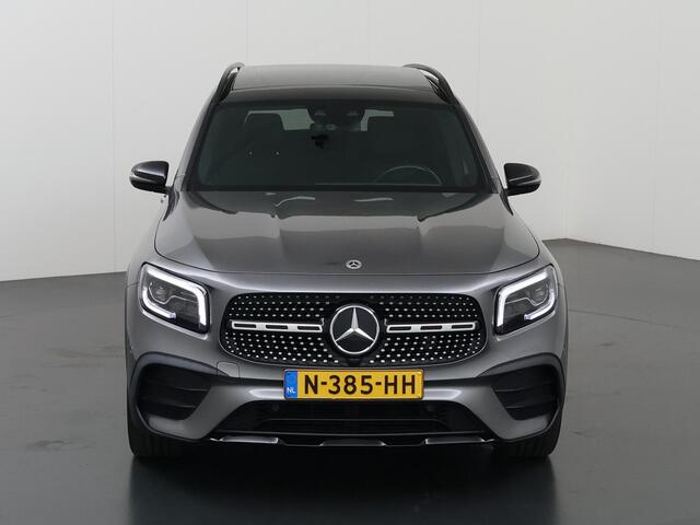 Mercedes-Benz GLB-Klasse 200 Business Solution AMG 7p. | Night | Panoramadak | 7-persoons | Keyless | Memory | Multibeam | Sfeerverlichting |