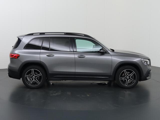 Mercedes-Benz GLB-Klasse 200 Business Solution AMG 7p. | Night | Panoramadak | 7-persoons | Keyless | Memory | Multibeam | Sfeerverlichting |