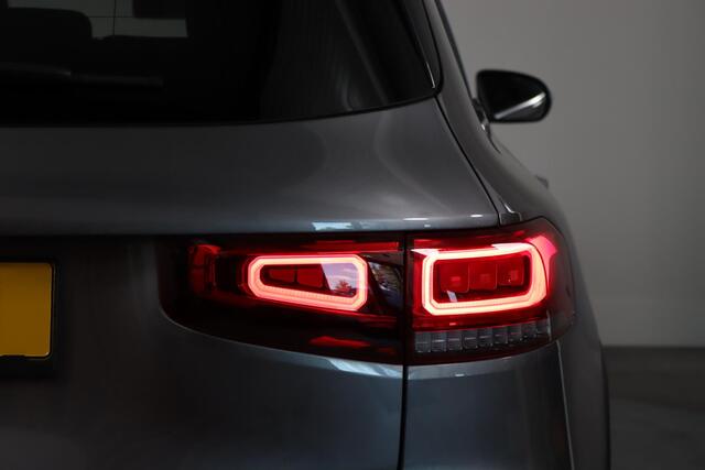 Mercedes-Benz GLB-Klasse 180 Luxury 7-Persoons, Panoramadak, Leder, Sfeerverlichting, Trekhaak, Apple Carplay/Android Auto