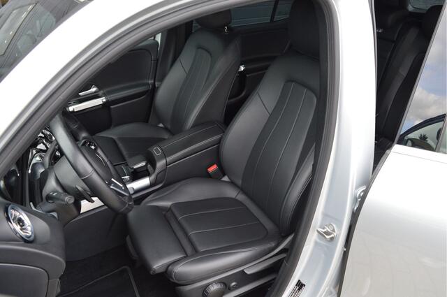 Mercedes-Benz GLB-Klasse 200 Business Solution Luxury | CAMERA | LEDER | TREKHAAK |