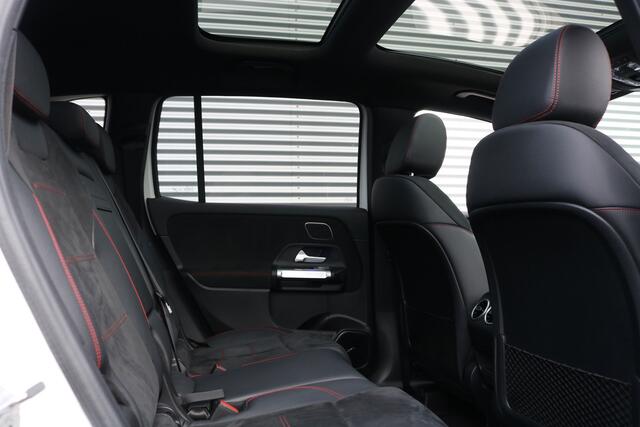 Mercedes-Benz GLB-Klasse 250 4MATIC AMG Pakket AMG NightPakket (Panoramadak Sportleder/Memory Carplay Burmester Keyless 360Camera Distronic Full-Led PrivacyGlass)