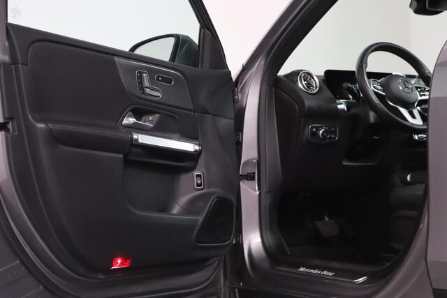 Mercedes-Benz GLB-Klasse 180 Luxury 7-Persoons Panoramadak, Leder, Sfeerverlichting, Trekhaak, Apple Carplay/Android Auto