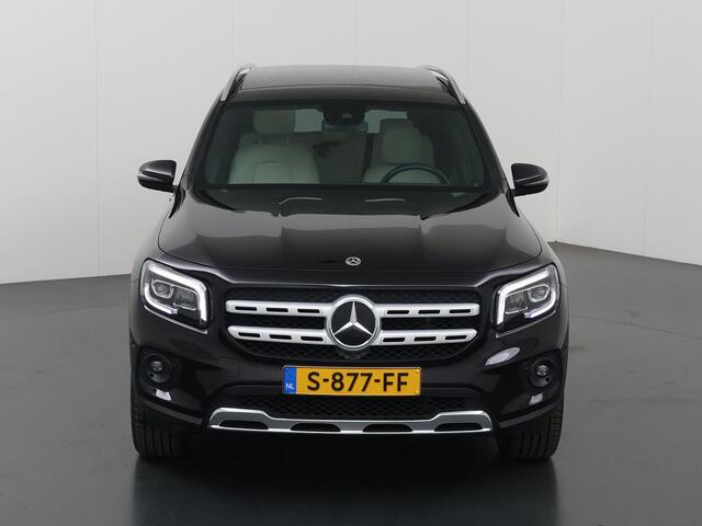 Mercedes-Benz GLB-Klasse 200 Luxury Line 7p. | Trekhaak | Panoramadak | 19" lichtmetalen velgen | Widescreen | Sfeerverlichting | Stoelverwarming |