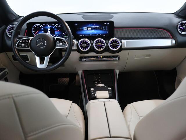 Mercedes-Benz GLB-Klasse 200 Luxury Line 7p. | Trekhaak | Panoramadak | 19" lichtmetalen velgen | Widescreen | Sfeerverlichting | Stoelverwarming |