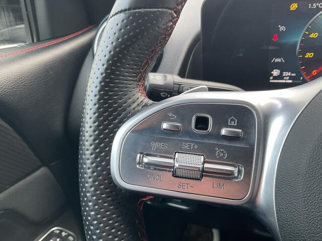 Mercedes-Benz GLB-Klasse 7-Pers 180 AMG Line 7-Pers Pano Trekhaak Stoelverw Led NL-Auto |AMG!|