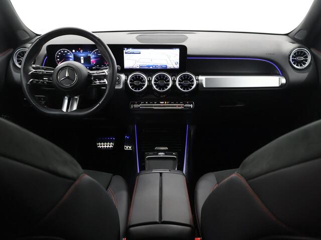 Mercedes-Benz GLB-Klasse 180 AMG Line | Night | Panoramadak | Multibeam | 19" lichtmetalen velgen | Keyless | Widescreen | Sfeerverlichting |