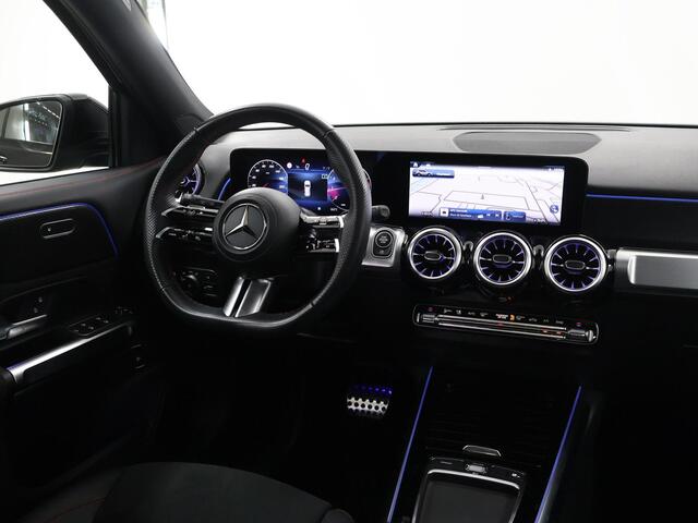 Mercedes-Benz GLB-Klasse 180 AMG Line | Night | Panoramadak | Multibeam | 19" lichtmetalen velgen | Keyless | Widescreen | Sfeerverlichting |
