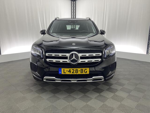 Mercedes-Benz GLB-Klasse 200 Premium Plus Automaat | Apple carplay | Panodak | Sfeerverlichting | 360 Camera