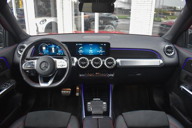 Mercedes-Benz GLB-Klasse 200 AMG-Line Trekhaak Pano Sfeer Elektr. Stoelen