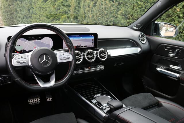 Mercedes-Benz GLB-Klasse 250 4MATIC AMG Pakket AMG NightPakket (Pano Sportleder/Memory Carplay Burmester 360Camera Distronic Keyless M-Bux Trekhaak)