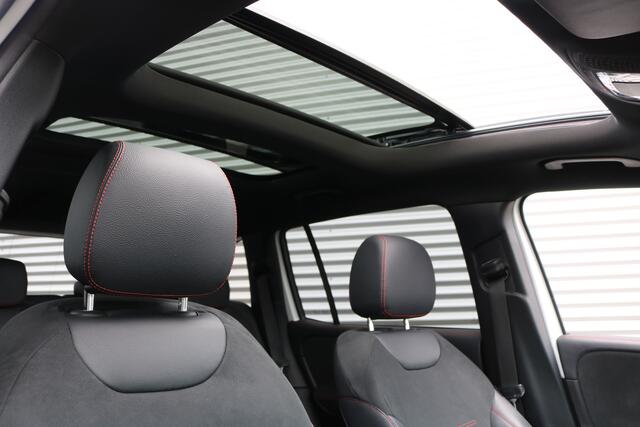 Mercedes-Benz GLB-Klasse 250 4MATIC AMG Pakket AMG NightPakket (Pano Sportleder/Memory Carplay Burmester 360Camera Distronic Keyless M-Bux Trekhaak)