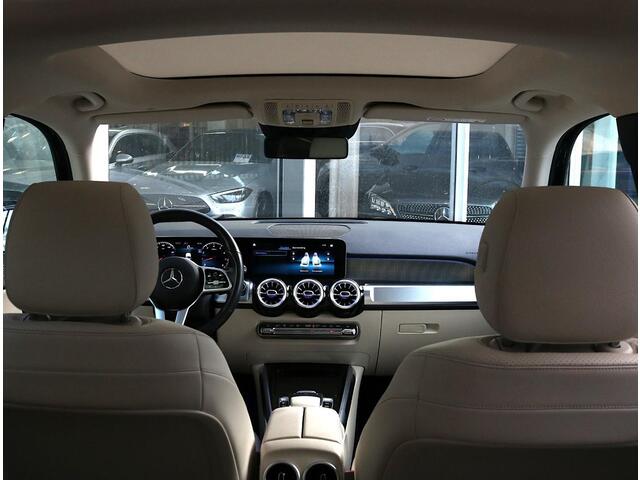 Mercedes-Benz GLB-Klasse 250 4M ATIC | Panoramadak | ACC | Trekhaak