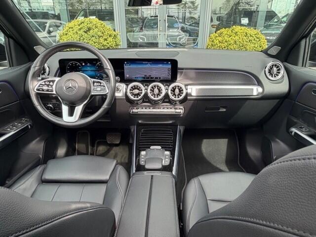 Mercedes-Benz GLB-Klasse 200 Premium I Panorama dak I Widescreen I Stoelverwarming I AMG Look Velgen l Panamericana grille l Lederen Artico Interieur I I Night pakket I Led I MBUX I Pakeer pakket l Airconditoning l Tempomaat l
