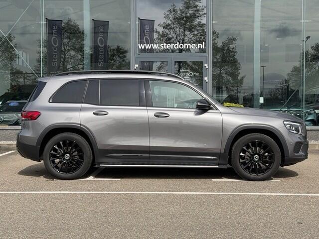 Mercedes-Benz GLB-Klasse 200 Premium I Panorama dak I Widescreen I Stoelverwarming I AMG Look Velgen l Panamericana grille l Lederen Artico Interieur I I Night pakket I Led I MBUX I Pakeer pakket l Airconditoning l Tempomaat l