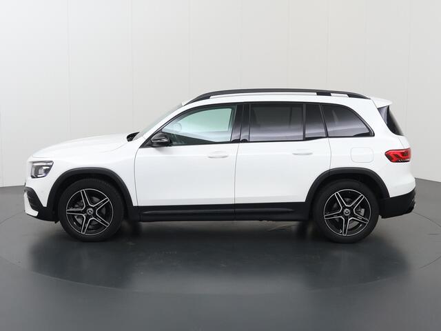 Mercedes-Benz GLB-Klasse 180 AMG Line | Night | Widescreen | Stoelverwarming | Achteruitrijcamera | Sfeerverlichting