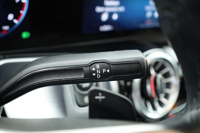 Mercedes-Benz GLB-Klasse 200 163 PK Luxury Line | Orig.NL | Rijklaar! | S/K-Dak | Dig. Cockpit | Afn.Trekhaak | Camera+PDC | Stoelverw. | NAV | Elek.Klep | Sfeerverl. V