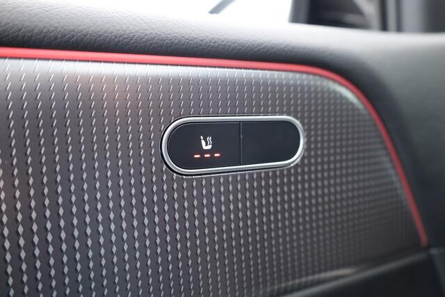 Mercedes-Benz GLB-Klasse 200 163 PK Luxury Line | Orig.NL | Rijklaar! | S/K-Dak | Dig. Cockpit | Afn.Trekhaak | Camera+PDC | Stoelverw. | NAV | Elek.Klep | Sfeerverl. V