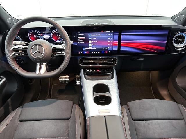 Mercedes-Benz GLB-Klasse 250+ Business Solution AMG 7p. 85.5 kWh | Premium pakket | Winterpakket | Nightpakket | Parkeerpakket | Trekhaak | Vast panoramadak | Sfeerverlichting | GUARD 360° | 19" vijfspaaks AMG-velgen |