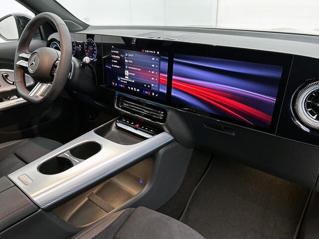 Mercedes-Benz GLB-Klasse 250+ Business Solution AMG 7p. 85.5 kWh | Premium pakket | Winterpakket | Nightpakket | Parkeerpakket | Trekhaak | Vast panoramadak | Sfeerverlichting | GUARD 360° | 19" vijfspaaks AMG-velgen |