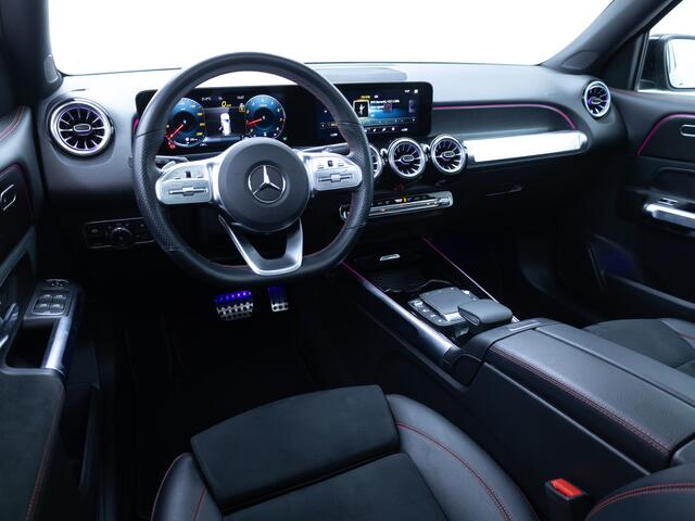 Mercedes-Benz GLB-Klasse 200 AMG Line Night Pakket Panoramadak | Elec. trekhaak | Matrix Led | Elec. achterklep | Stoelverwarming | Camera | Navigatie, Cruise, Apple Carplay/app. connect