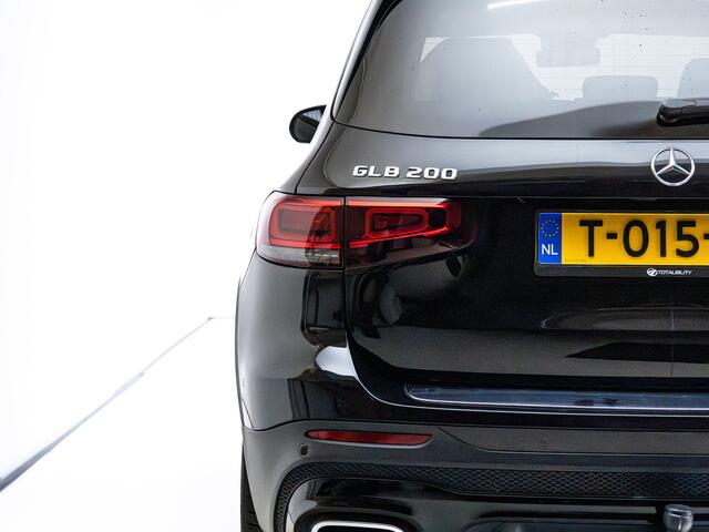 Mercedes-Benz GLB-Klasse 200 AMG Line Night Pakket Panoramadak | Elec. trekhaak | Matrix Led | Elec. achterklep | Stoelverwarming | Camera | Navigatie, Cruise, Apple Carplay/app. connect