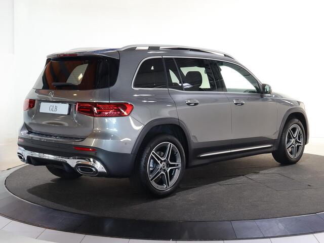 Mercedes-Benz GLB-Klasse 180 Business Solution AMG | Panoramaschuifdak | Premium Plus | Trekhaak | Verschuifbare Bank | Winterpakket |