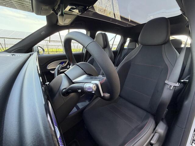 Mercedes-Benz GLB-Klasse 250+ Business Solution AMG 85.5 kWh | Panoramadak | Stoelverwarming | LED koplampen | Sfeerverlichting| Sportstoelen |