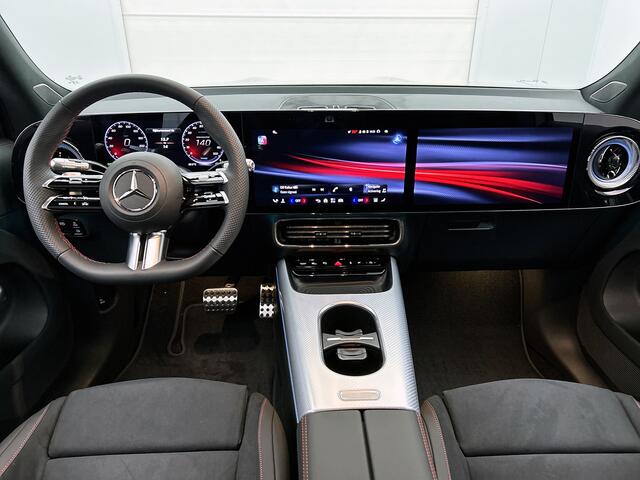 Mercedes-Benz GLB-Klasse 250+ Business Solution AMG 7p. 85.5 kWh | Premium pakket | Winterpakket | Nightpakket | Parkeerpakket | Trekhaak | GUARD 360° | Warmtewerend, donkergetint glas | Vast panoramadak | 19" vijfspaaks lichtmetalen AMG-velgen |