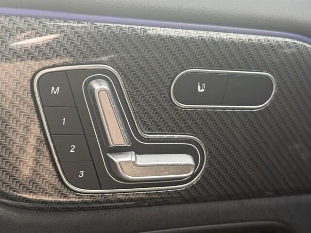 Mercedes-Benz GLB-Klasse 200 Business Solution AMG 163 PK I Panoramadak I Trekhaak I Stoelverwarming I Camera I Elektrische stoelen I Mulitibeam led I Memory l Elektrisch bedienbare achterklep l