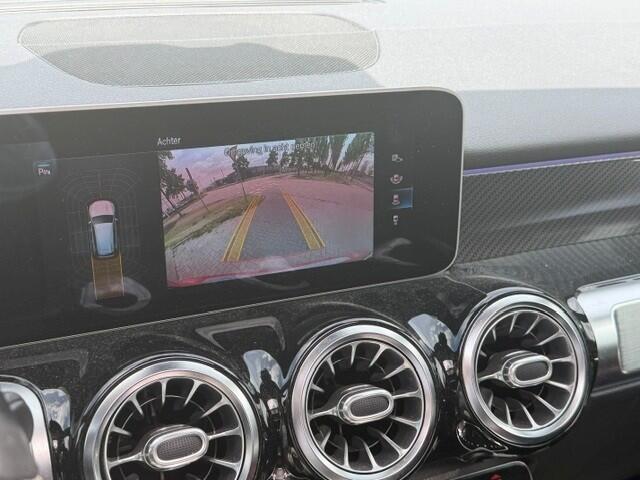 Mercedes-Benz GLB-Klasse 200 Business Solution AMG 163 PK I Panoramadak I Trekhaak I Stoelverwarming I Camera I Elektrische stoelen I Mulitibeam led I Memory l Elektrisch bedienbare achterklep l