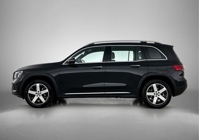 Mercedes-Benz GLB-Klasse 180 Luxury Line 7p. 7 Persoons | Distronic | Ledkoplampen | Parkeerpakket met achteruitrijcamera | Sfeerverlichting. Inclusief 24 maanden Mercedes-Benz Certified garantie voor Europa.