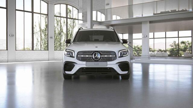 Mercedes-Benz GLB-Klasse 200 Business Solution AMG | Night | Widescreen | Extra getint glas | Stoelverwarming | Achteruitrijcamera |