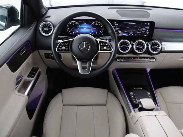 Mercedes-Benz GLB-Klasse 200 Luxury Line | Panoramadak | Leder | Adaptive cruise | Camera | Park assist | Carplay | Sfeerverlichting | Full LED | Stoelverwarming | Navigatie |