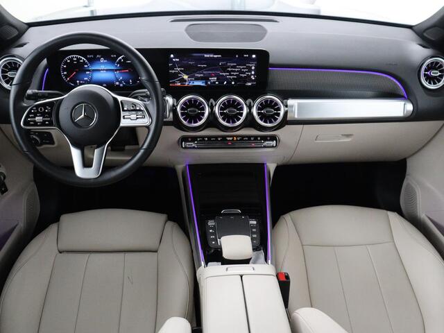 Mercedes-Benz GLB-Klasse 200 Luxury Line | Panoramadak | Leder | Adaptive cruise | Camera | Park assist | Carplay | Sfeerverlichting | Full LED | Stoelverwarming | Navigatie |