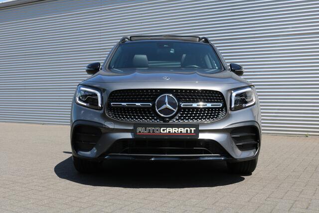 Mercedes-Benz GLB-Klasse 200 AMG Pakket AMG NightPakket (Pano Sportleder/Memory Carplay Sfeer Distronic Camera Keyless Trekhaak M-Bux Multibeam-Led)