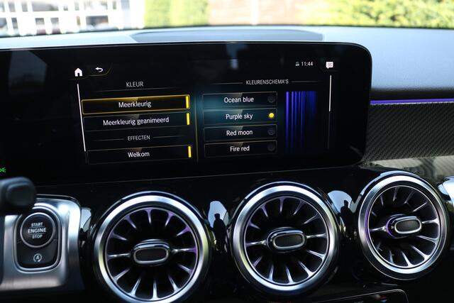 Mercedes-Benz GLB-Klasse 200 AMG Pakket AMG NightPakket (Pano Sportleder/Memory Carplay Sfeer Distronic Camera Keyless Trekhaak M-Bux Multibeam-Led)