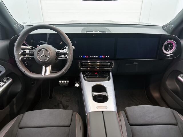 Mercedes-Benz GLB-Klasse 200 Business Solution AMG 7p. 58 kWh | Premium pakket | Winterpakket | Nightpakket | Trekhaak | Vast panoramadak | 19" vijfspaaks lichtmetalen AMG-velgen | GUARD 360° |