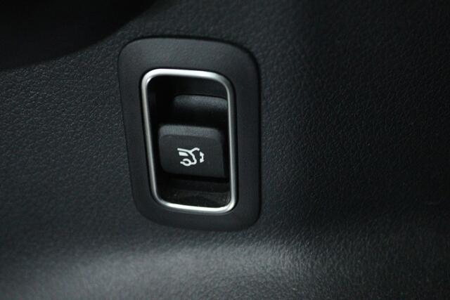 Mercedes-Benz GLB-Klasse 200 Business Solution AMG (PANORAMADAK, SFEERVERLICHTING, TREKHAAK WEGKLAPBAAR, STOELVERWARMING, ELEKTR STOELEN)