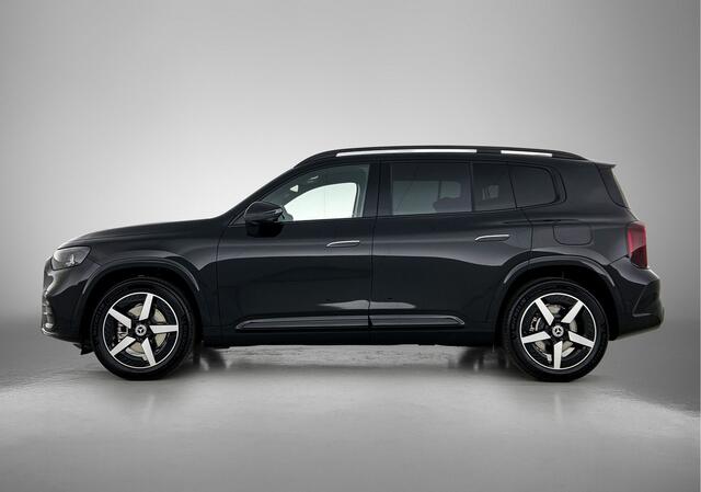 Mercedes-Benz GLB-Klasse 200 Business Solution AMG 7p. 58 kWh | Premium plus pakket | Nightpakket | Trekhaak | Vast panoramadak | GUARD 360° | Burmester Surround Sound | Sportstoelen | Massage functie | 19" vijfspaaks lichtmetalen AMG-velgen |