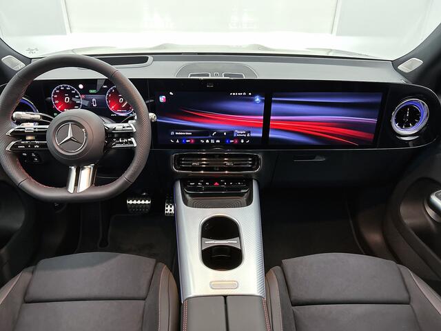 Mercedes-Benz GLB-Klasse 200 Business Solution AMG 7p. 58 kWh | Premium plus pakket | Nightpakket | Trekhaak | Vast panoramadak | GUARD 360° | Burmester Surround Sound | Sportstoelen | Massage functie | 19" vijfspaaks lichtmetalen AMG-velgen |