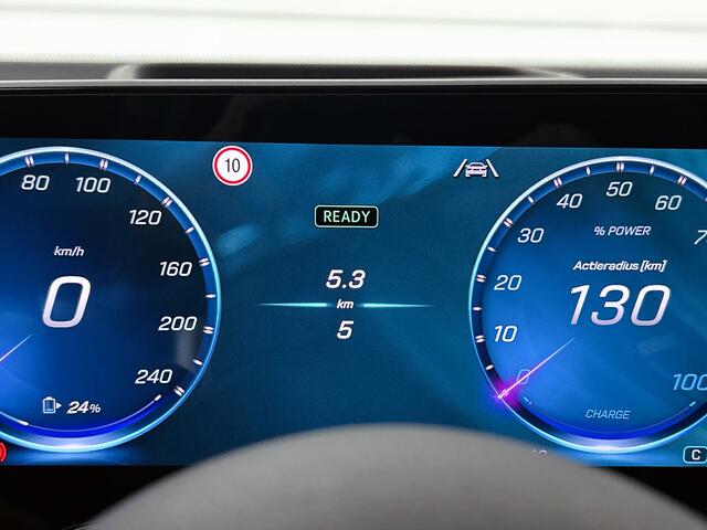 Mercedes-Benz GLB-Klasse 250+ Business Solution AMG 7p. 85.5 kWh | Premium Plus pakket | Winterpakket | Nightpakket | Parkeerpakket | Vast panoramadak | Burmester® 3D surround sound system | Massage functie | GUARD 360° | 19" vijfspaaks lichtmetalen AMG-velgen |
