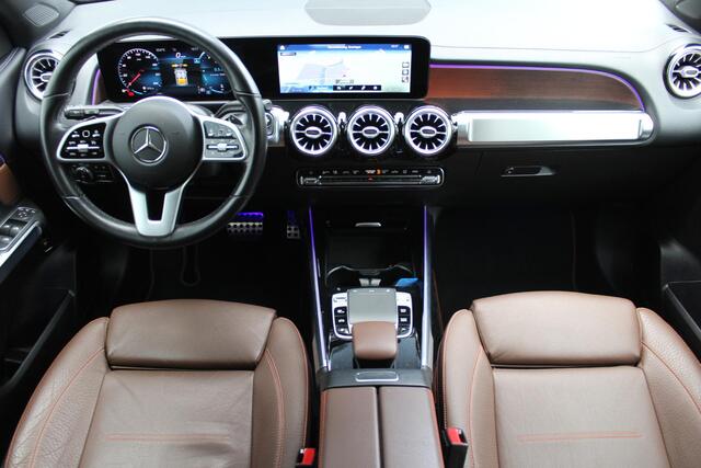 Mercedes-Benz GLB-Klasse 200 Premium Edition 1 | Incl. 12 maanden Garantie | Stoelverwarming | Trekhaak | Elektrische kofferbakklep | Achteruitrijcamera | Keyless entry/start | Sfeerverlichting | Cruise controle | Lane assist | Climate controle | DAB | Lederen bekleding | Origineel NL Auto | NAP |