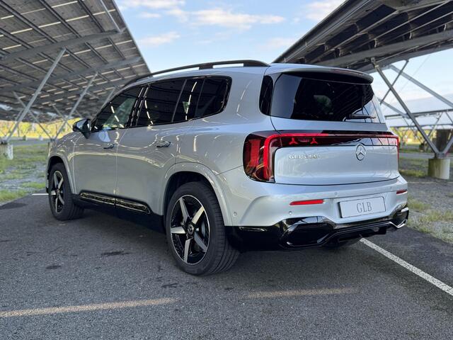 Mercedes-Benz GLB-Klasse 250+ Business Solution AMG 7p. 85.5 kWh | Night | Trekhaak | 7 persoons | Panoramadak | Sfeerverlichting | Distronic | Parkeercamera |